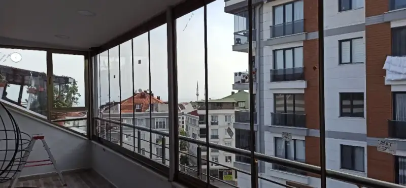 Cam Balkon Fiyatları 2026: Metrekare (m²) Fiyat Listesi