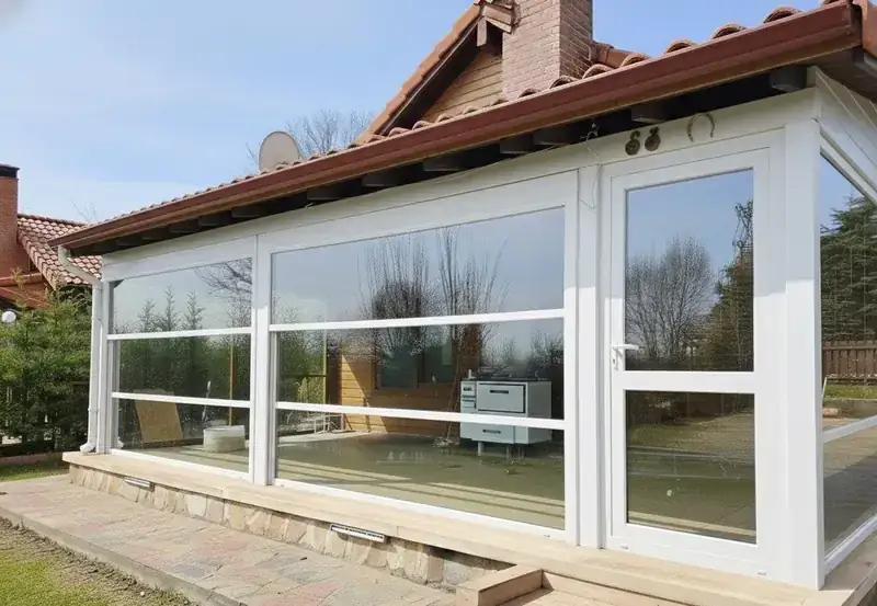 Giyotin cam balkon dikey açılan sistem